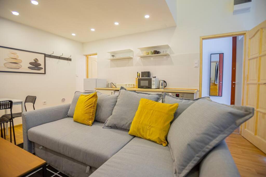 2 Bedroom Flat In The Dob Street, Venus Budapest Bagian luar foto