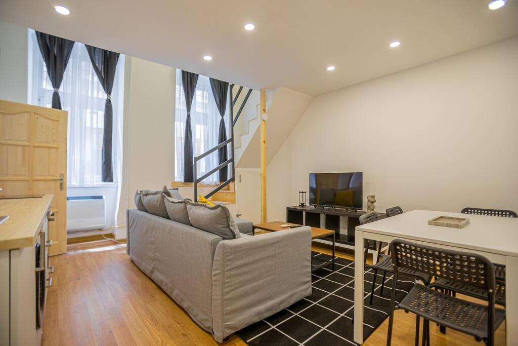 2 Bedroom Flat In The Dob Street, Venus Budapest Bagian luar foto